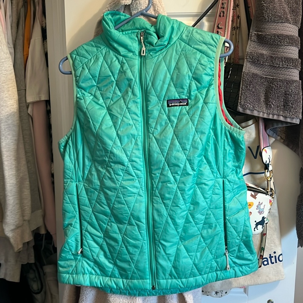 Women’s teal Patagonia vest size medium